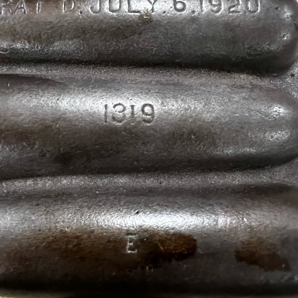 Vintage Cast Iron Cornbread Pan - Picture 5 of 7